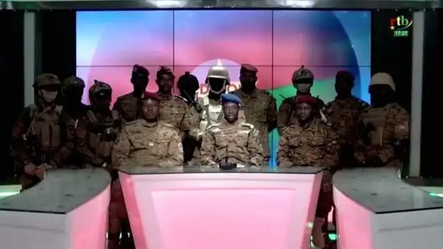 Photo of Golpe de Estado en Burkina Faso: el ejército lo anunció por televisión