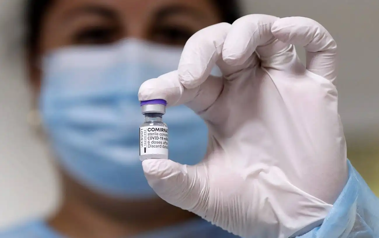 Photo of Qué pasa si un contagiado recibe la vacuna de refuerzo