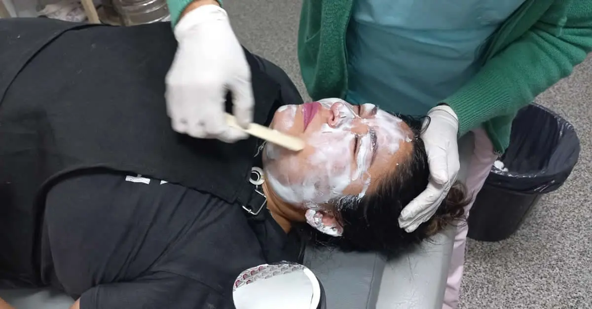 Photo of Exploto el horno de una escuela y una portera sufrió quemaduras en su rostro