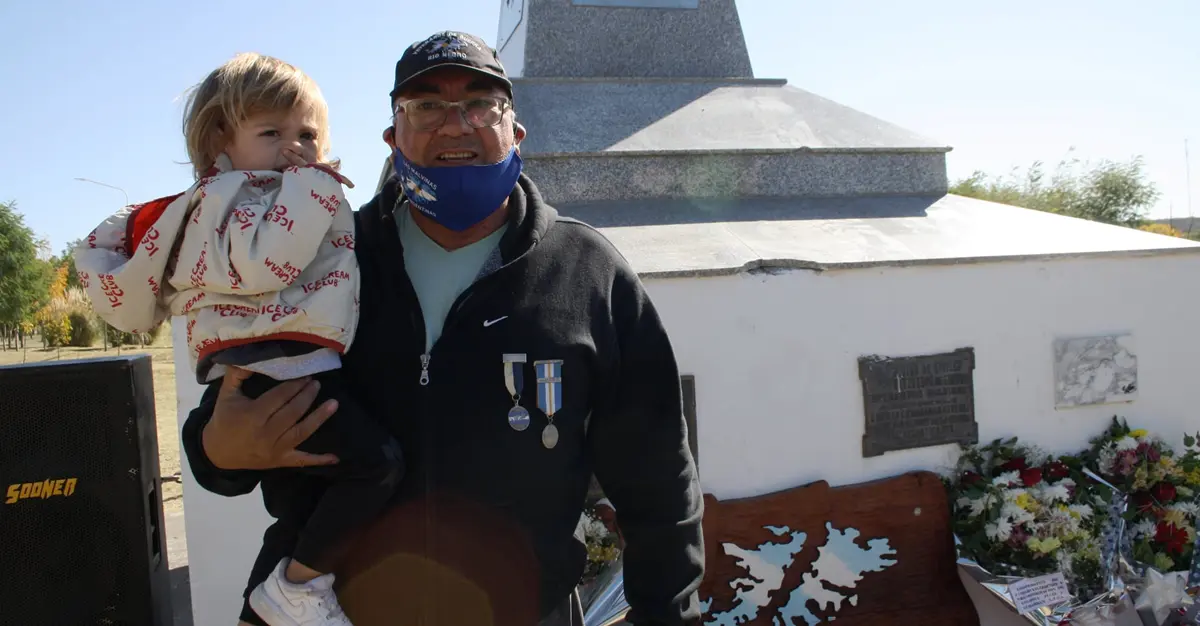 Photo of Malvinas 40 años: Acto en el monumento del parque laguna