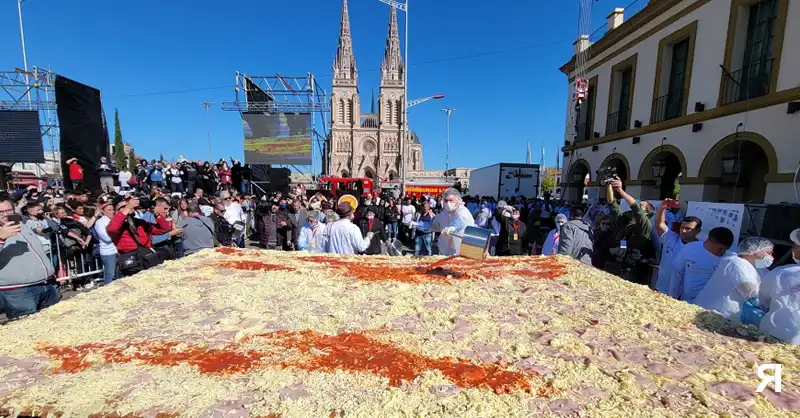 Photo of Cocinaron la milanesa a la napolitana «más grande del mundo»