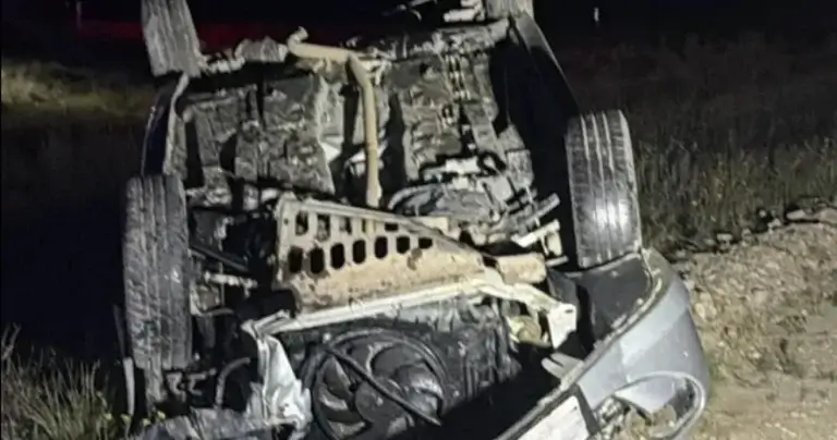 Trágico vuelco en la Ruta 22: murió un hombre de Bahía Blanca tras perder el control de su auto