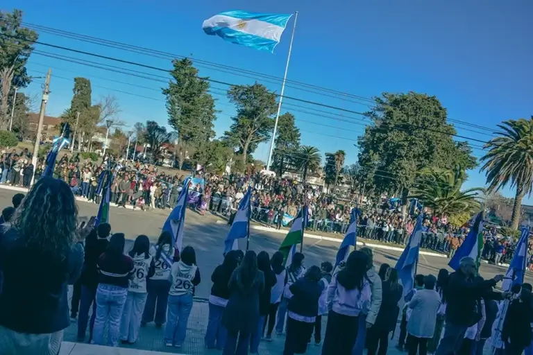 Río Colorado vivió un histórico Día de la Bandera con una gran celebración popular