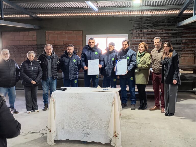 CEOSPLA celebró 26 años de crecimiento y recibió la certificación IRAM-ISO para su fábrica de columnas y postes