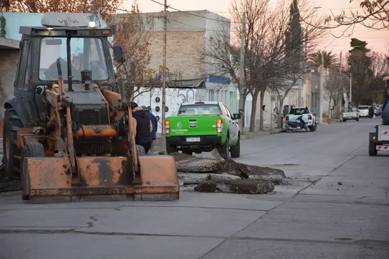 ARSA avanza con la reparación de pavimento en Villa Mitre y mantiene un corte parcial sobre calle Italia