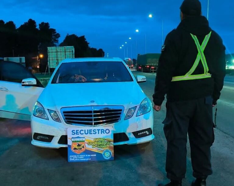 Detienen en la Ruta 22 un Mercedes Benz que tenía pedido de secuestro vigente