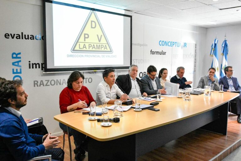 El gobierno pampeano presentó a Diputados el proyecto para financiar el mantenimiento de las rutas.